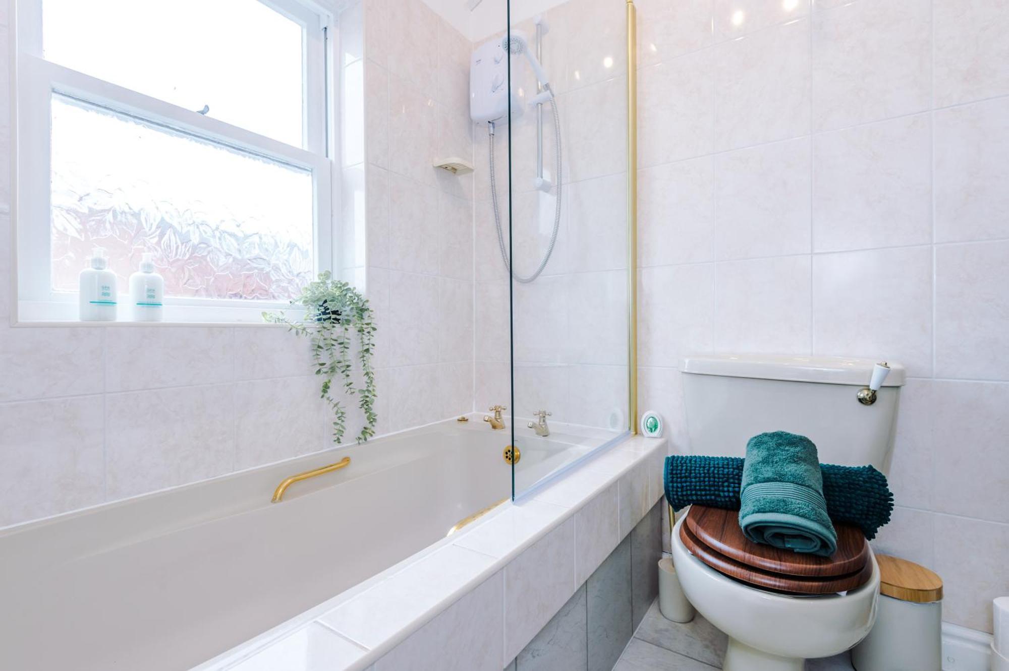 New! Stunning 2-Bed City-Centre Home In Chester By 53 Degrees Property - Ideal For Couples & Groups - Sleeps 6! Exterior foto