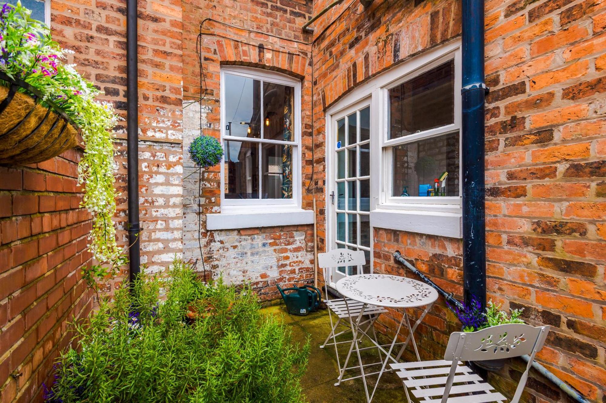 New! Stunning 2-Bed City-Centre Home In Chester By 53 Degrees Property - Ideal For Couples & Groups - Sleeps 6! Exterior foto